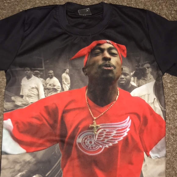 Sneak Gallery Tupac Red Wing t-shirt - Picture 2 of 6